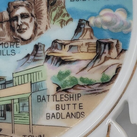 Decorative South Dakota Souvenir Plate With Gold Leaf Design & Scenic Landmarks - Picture 8 of 15